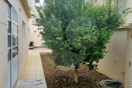 Casa à venda com 4 quartos, sendo 2 suítes, no condomínio Casas de Windsor, São Paulo - SP