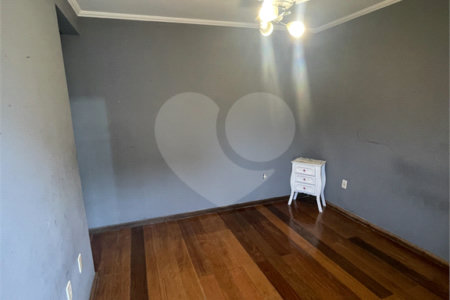 Casa à venda com 5 quartos, sendo 3 suítes, no condomínio Recanto das Palmeiras, Rio de Janeiro - RJ