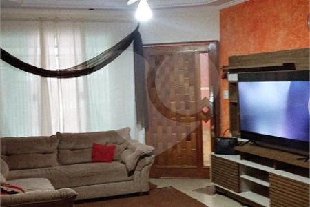 Sobrado à venda com 3 quartos, sendo 1 suíte,  em Vila Nova Cintra, Mogi das Cruzes, SP