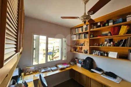 Casa à venda com 3 quartos, sendo 2 suítes, no condomínio Vila Borghese, São Paulo - SP