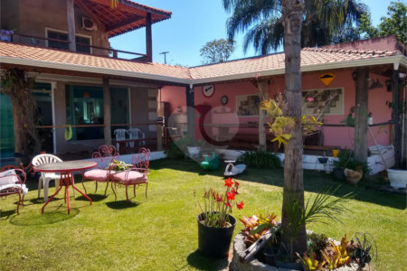 Sobrado à venda com 4 quartos, sendo 3 suítes,  em Jardim Estância Brasil, Atibaia, SP