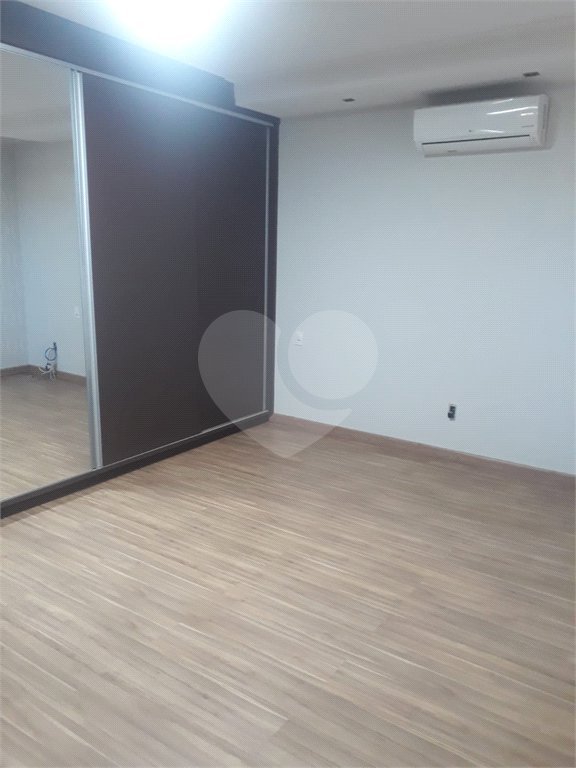 Excelente casa para venda no Parque Fher