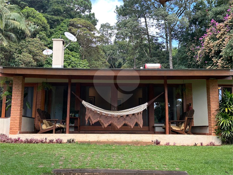 Casa à venda com 4 quartos, sendo 2 suítes,  no condomínio Chacara Marques, Santana de Parnaíba - SP