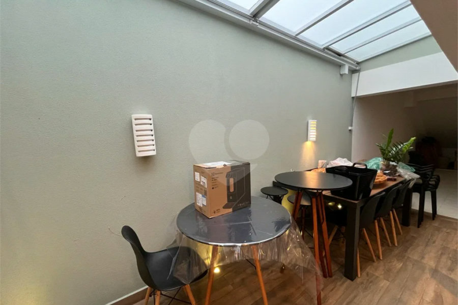 Casa à venda com 4 quartos, sendo 2 suítes, no condomínio Floradas da Serra, São Paulo - SP