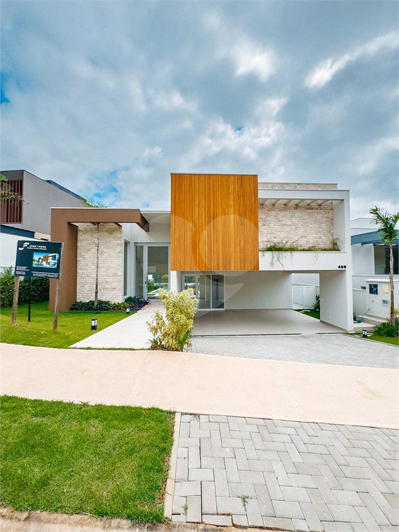Casa à venda com 4 suítes no condomínio Villa dos Pinheiros, Indaiatuba - SP
