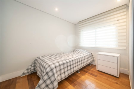 Apartamento à venda com 3 quartos, sendo 2 suítes, em Vila Mariana, São Paulo, SP
