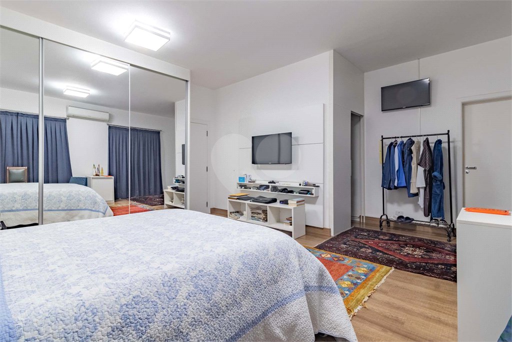 Casa à venda com 7 quartos, sendo 5 suítes,  em Morumbi, São Paulo, SP