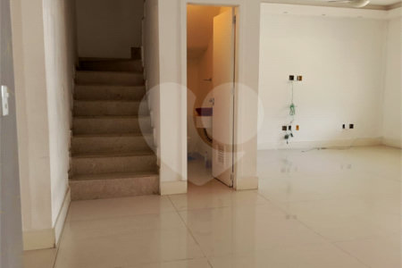 Casa à venda com 4 quartos, sendo 1 suíte, no condomínio Atlantico Sul, Rio de Janeiro - RJ