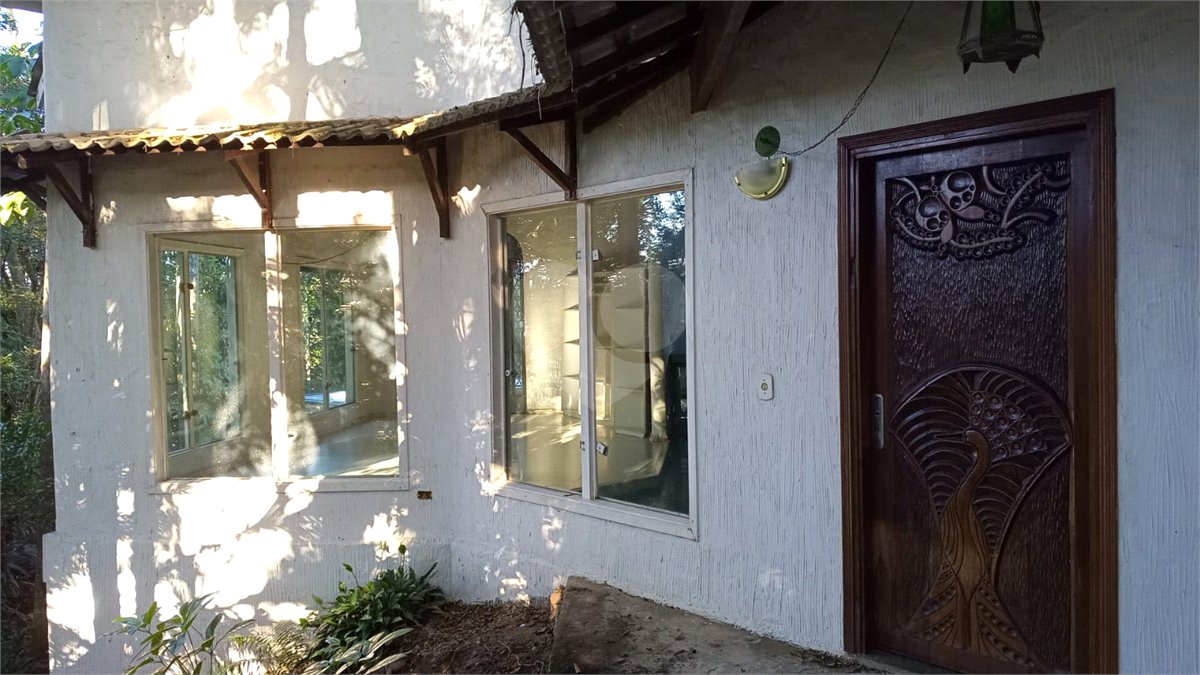 Casa à venda com 3 quartos, sendo 2 suítes, no condomínio Gleba II, Mairiporã - SP