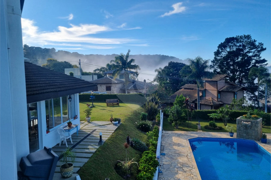 Casa à venda com 3 quartos, sendo 1 suíte, no condomínio Alpes da Cantareira, Mairiporã - SP