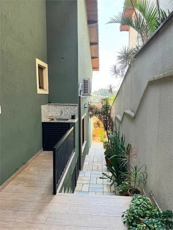 Casa à venda com 3 quartos, sendo 1 suíte, no condomínio Residencial Jardim das Flores 1510, Cotia - SP