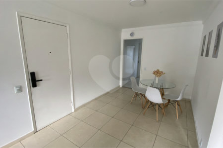 Apartamento à venda com 3 quartos, sendo 1 suíte, em Campo Belo, São Paulo, SP
