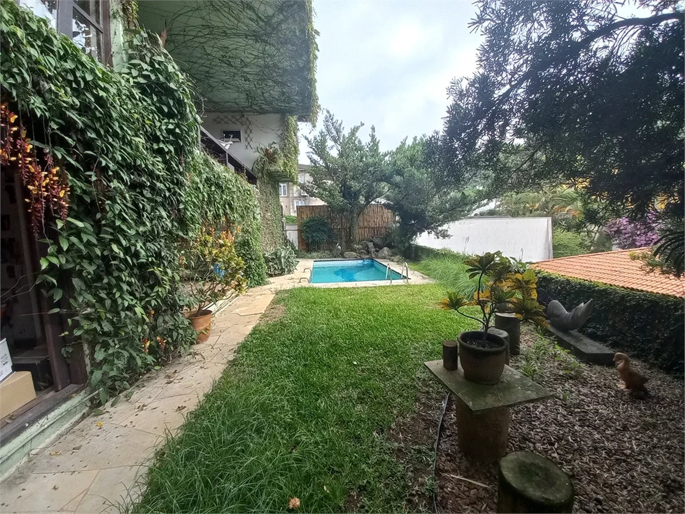 Sobrado à venda com 4 quartos, sendo 2 suítes,  em Fazenda Morumbi, São Paulo, SP