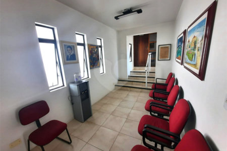 Sobrado à venda ou para alugar com 8 quartos, sendo 2 suítes, em Santo Amaro, São Paulo, SP