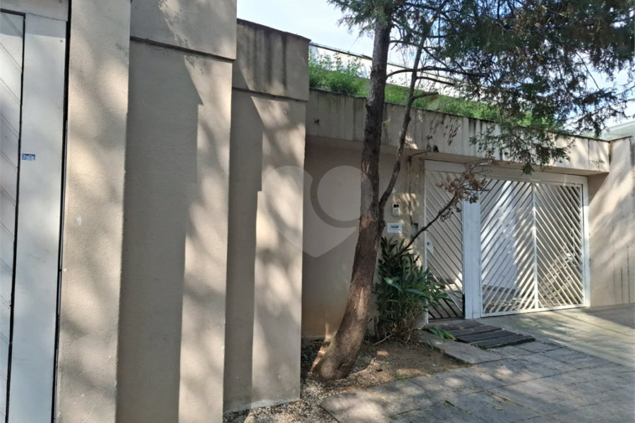Casa à venda com 4 quartos, sendo 3 suítes, em Jardim São Bento, São Paulo, SP