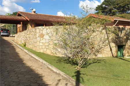 Chácara à venda com 4 quartos, sendo 2 suítes, em Vale dos Pinheiros, Atibaia, SP