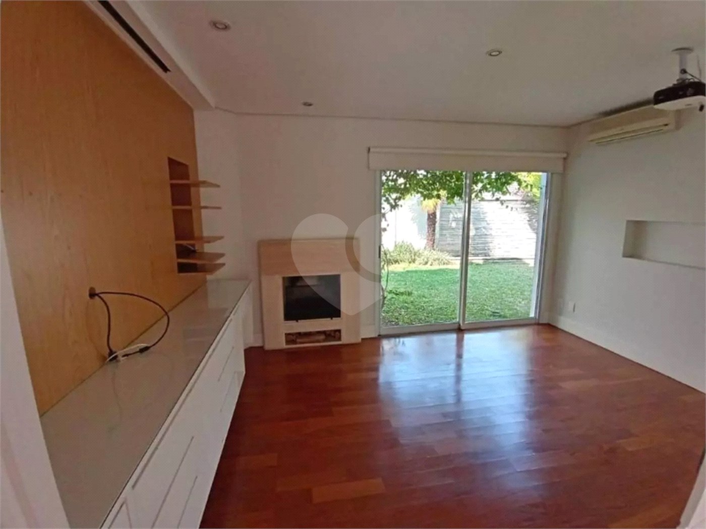 Casa à venda com 3 suítes no condomínio Solares Vila Europa, São Paulo - SP