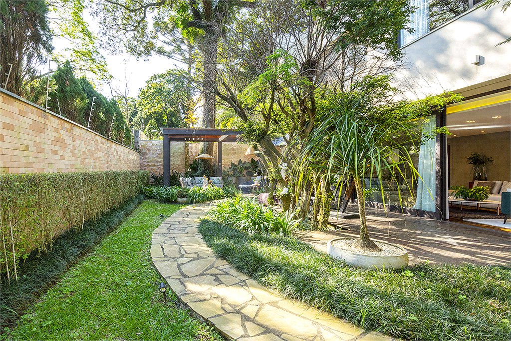 Casa à venda com 4 suítes no condomínio Vila Flora, São Paulo - SP