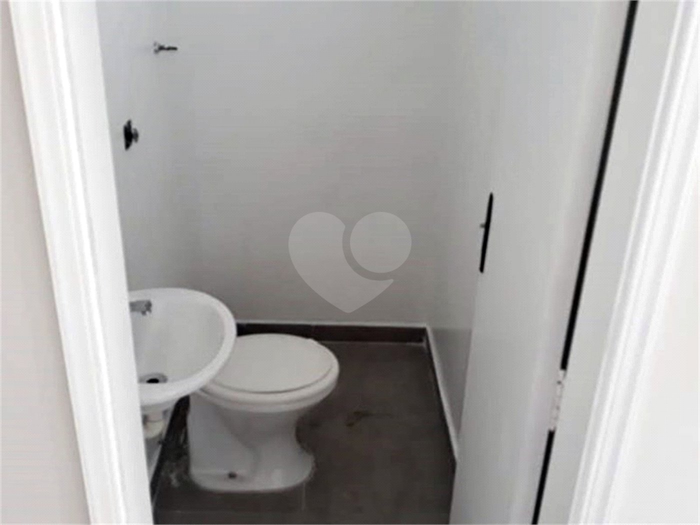 Sobrado à venda com 4 quartos, sendo 3 suítes,  em Tremembé, São Paulo, SP
