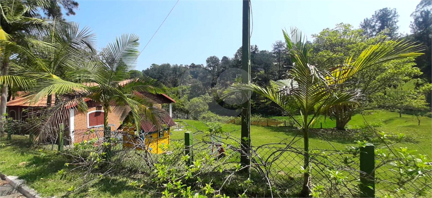 Sobrado à venda com 4 quartos, sendo 2 suítes, em Serra da Cantareira, Mairiporã, SP