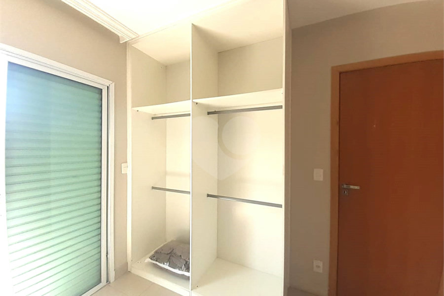 Casa à venda com 3 quartos, sendo 1 suíte, no condomínio Apeu, São Paulo - SP