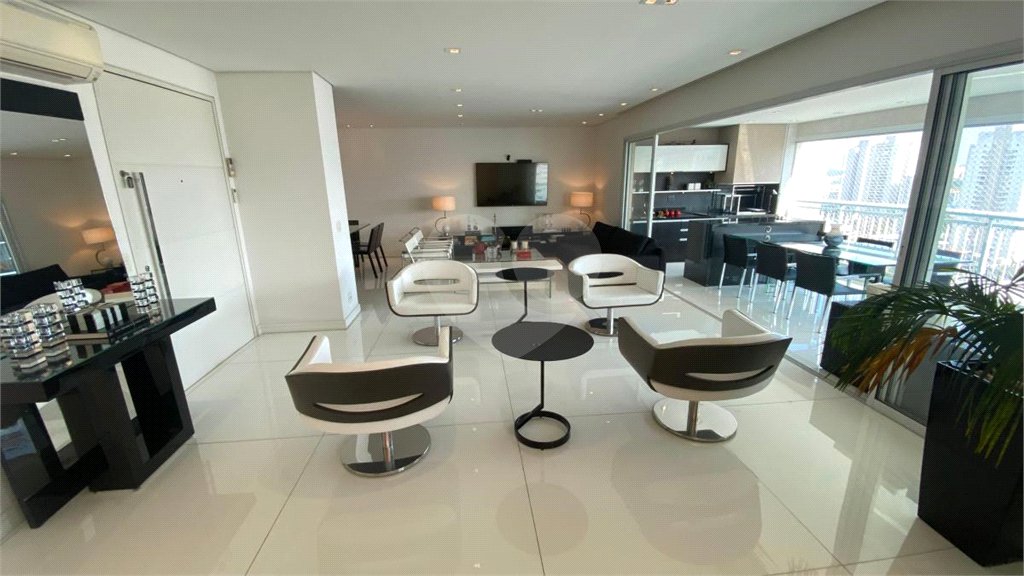 Apartamento à venda com 3 suítes em Vila Romana, São Paulo, SP