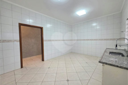 Casa à venda com 3 quartos, sendo 1 suíte, no condomínio Residencial Jardim das Palmeiras, Vinhedo - SP