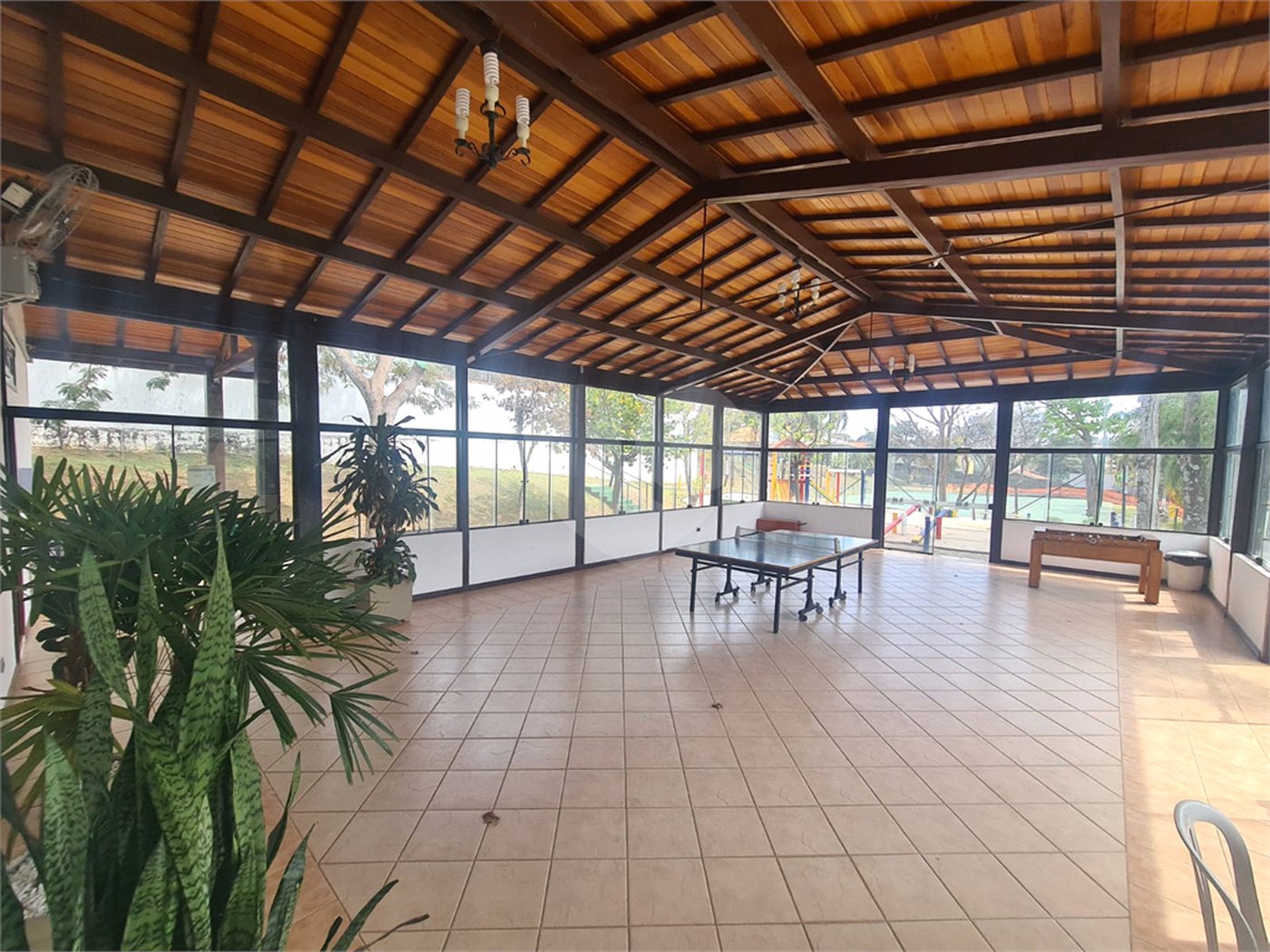 Casa à venda com 4 quartos, sendo 2 suítes, no condomínio Bosque de Grevilea, Vinhedo - SP