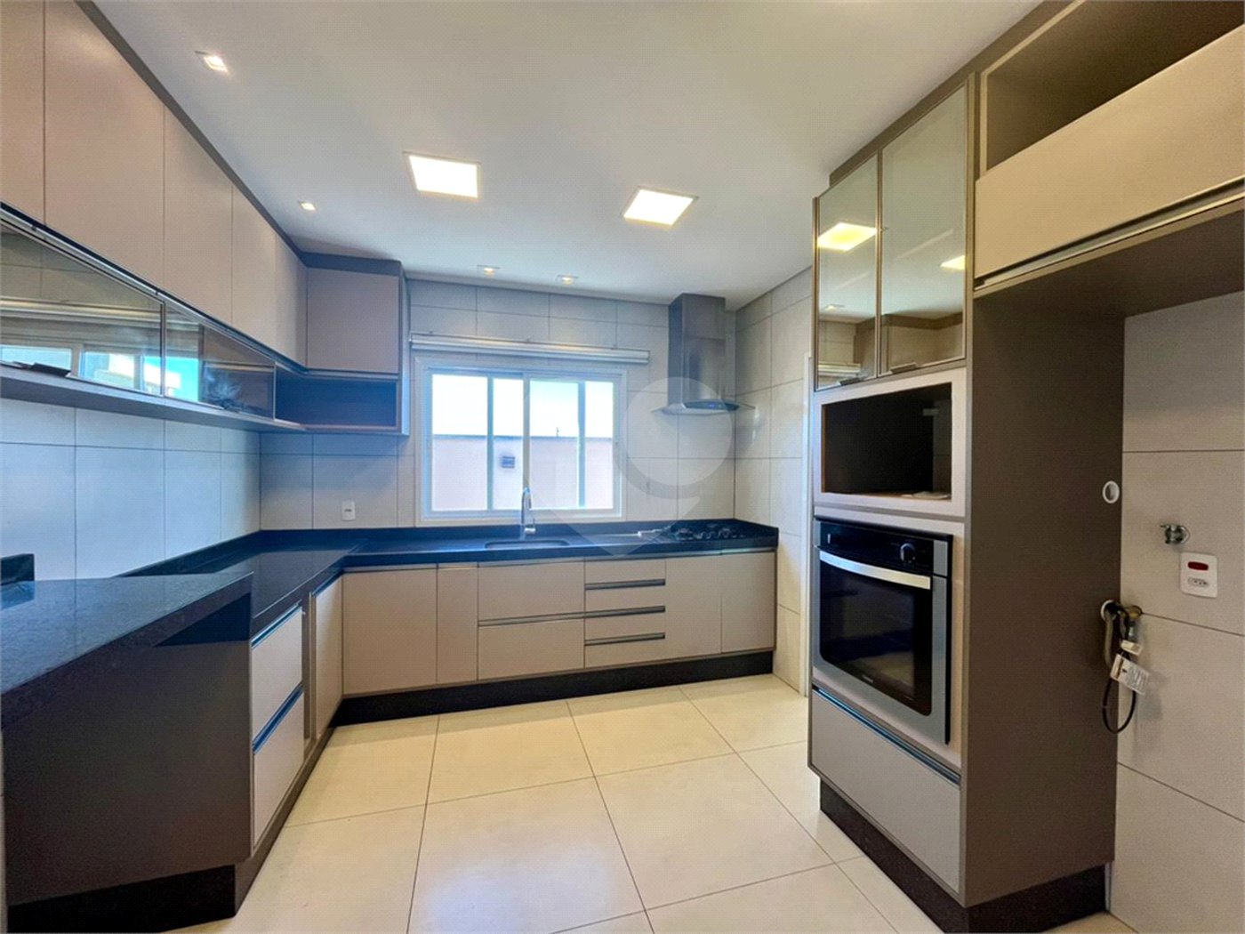 Casa à venda com 3 suítes no condomínio Campos do Conde, Sorocaba - SP
