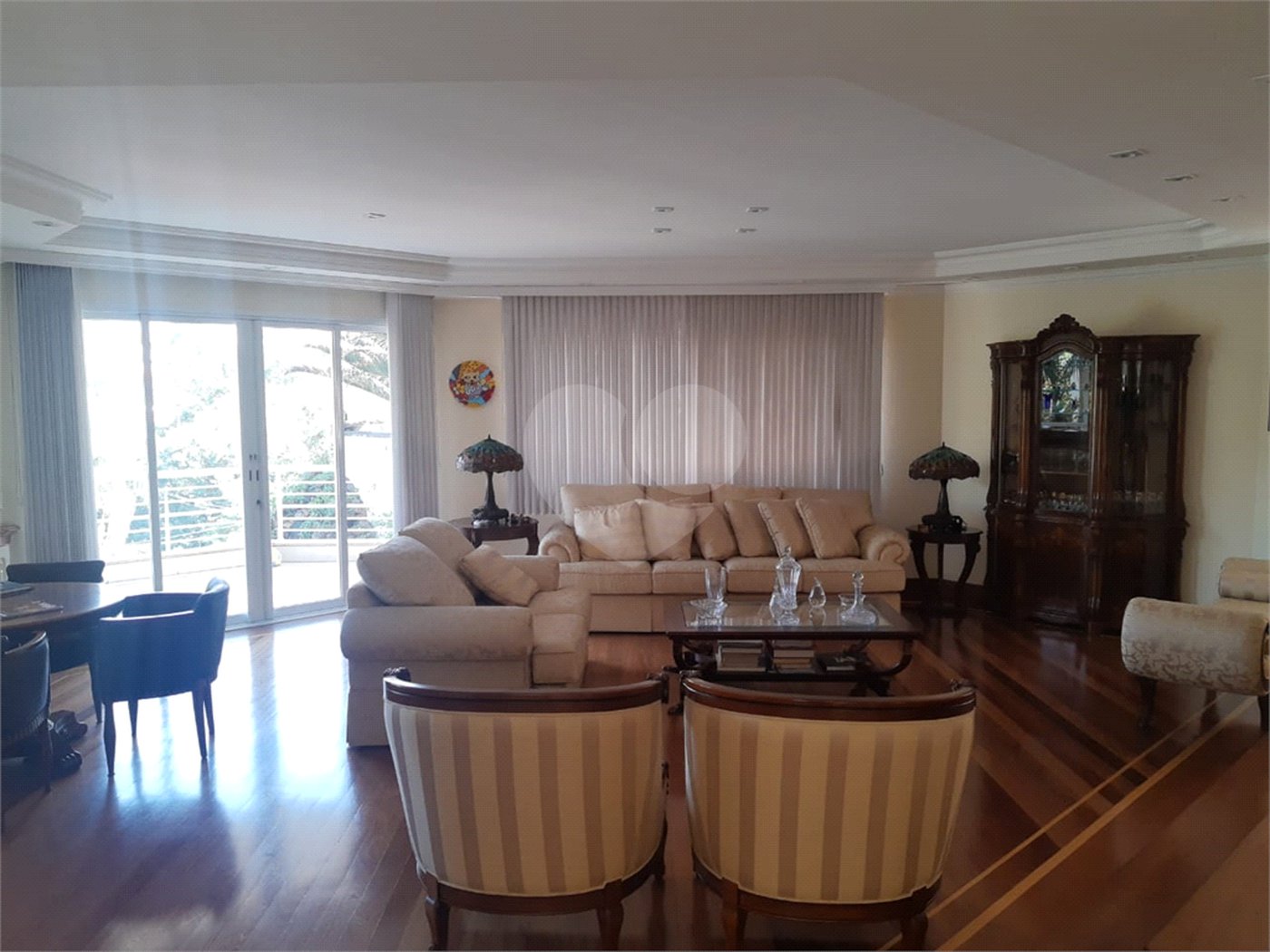 Casa à venda com 5 suítes em Jardim Leonor, São Paulo, SP