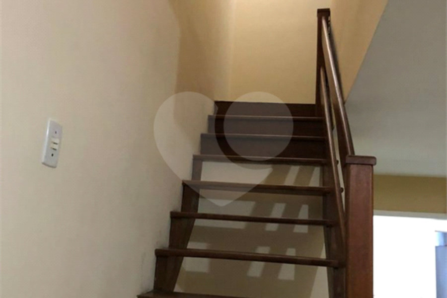 Casa à venda com 2 quartos, sendo 1 suíte,  no condomínio Village Palmas, São Paulo - SP