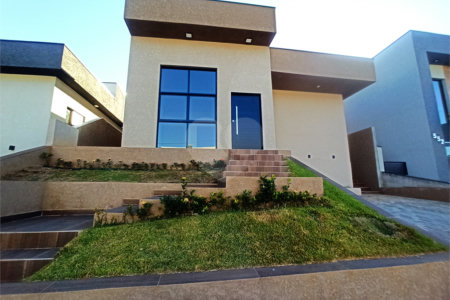 Casa à venda com 3 quartos, sendo 1 suíte, no condomínio Buona Vita, Atibaia - SP
