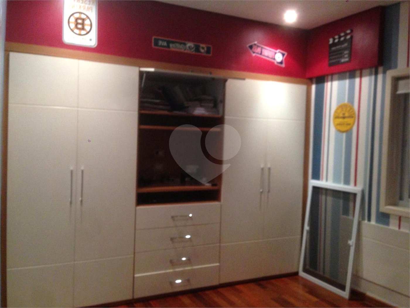Sobrado à venda com 4 quartos, sendo 1 suíte, em Jardim Novo Mundo, São Paulo, SP