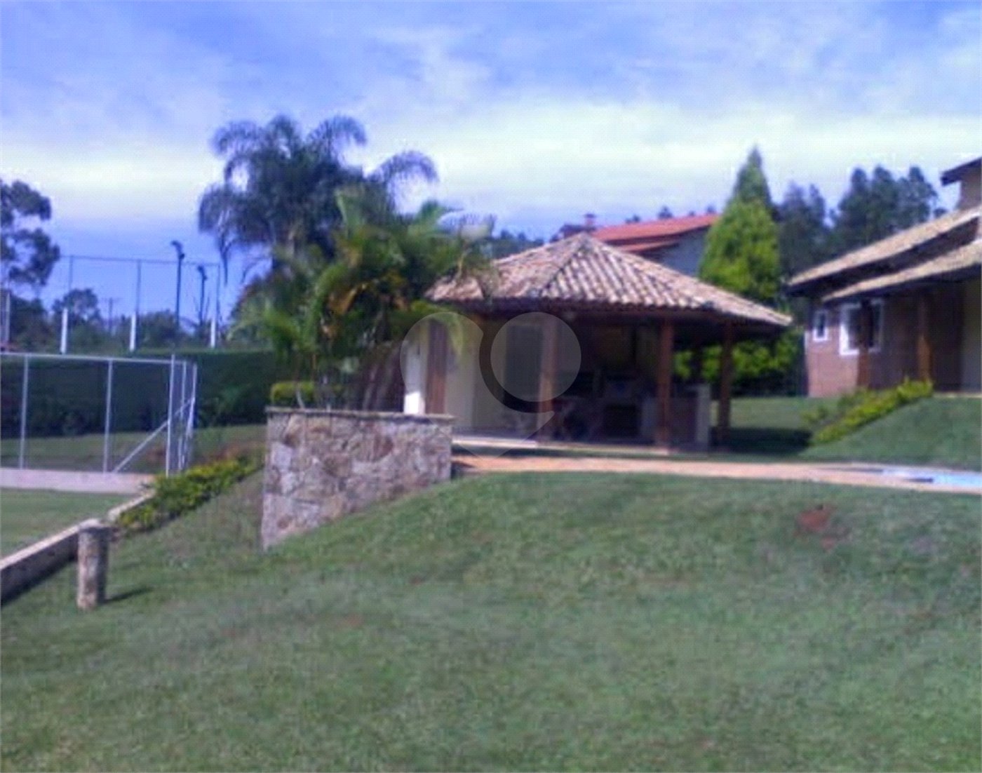 Casa à venda com 2 quartos, sendo 1 suíte, no condomínio Novo Horizonte, Piracaia - SP