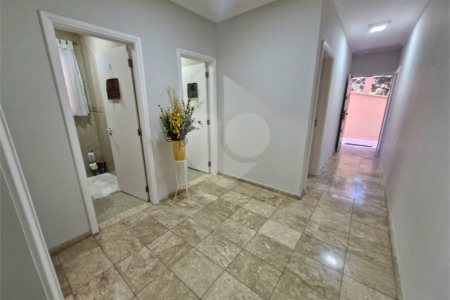 Casa à venda com 4 suítes no condomínio Villa Viana II, Cotia - SP