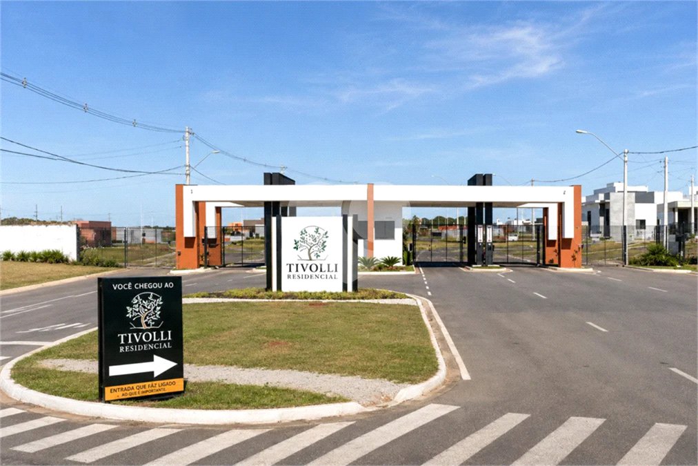 Casa à venda com 2 quartos, sendo 1 suíte, no condomínio Tivolli, Itapetininga - SP
