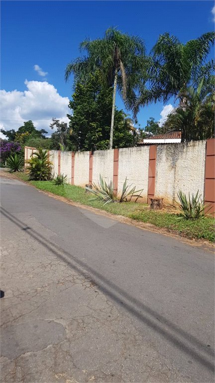 Casa à venda ou para alugar com 5 quartos, sendo 1 suíte, em Cumbari, Mairiporã, SP