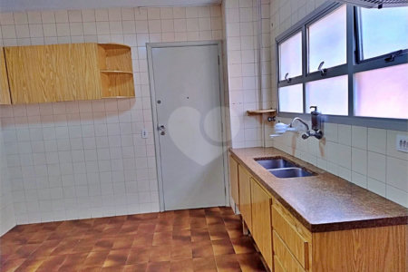 Apartamento à venda com 3 quartos, sendo 1 suíte, em Vila Olímpia, São Paulo, SP