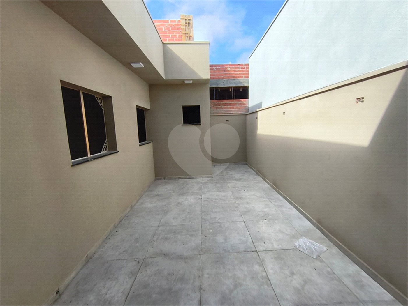 Casa à venda com 3 quartos, sendo 1 suíte, no condomínio Tivolli, Itapetininga - SP