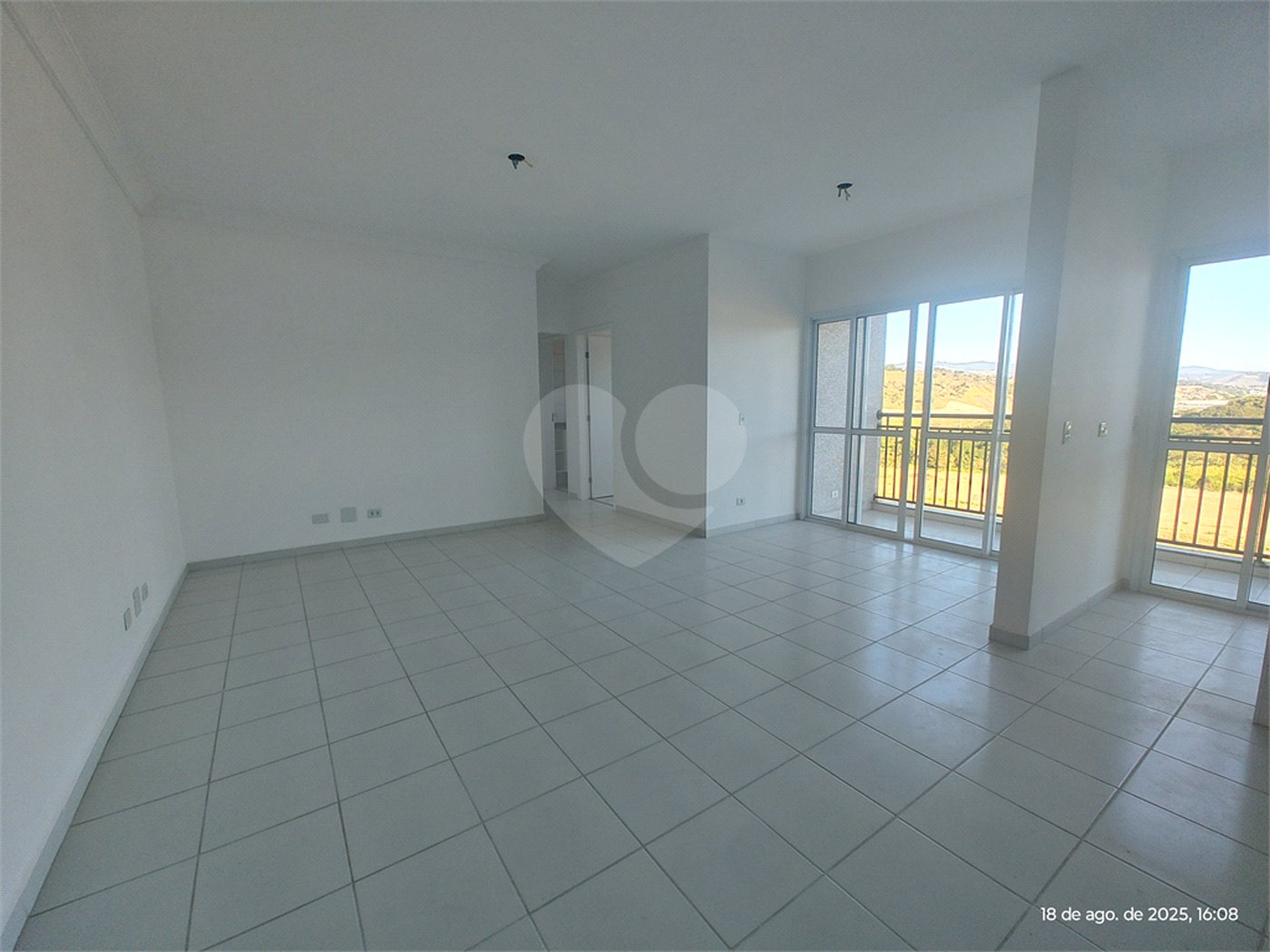 Apartamento para alugar com 3 quartos, sendo 1 suíte,  em Jardim das Palmeiras, Atibaia, SP