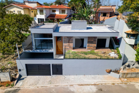 Casa à venda com 3 suítes em Jardim Paulista, Atibaia, SP