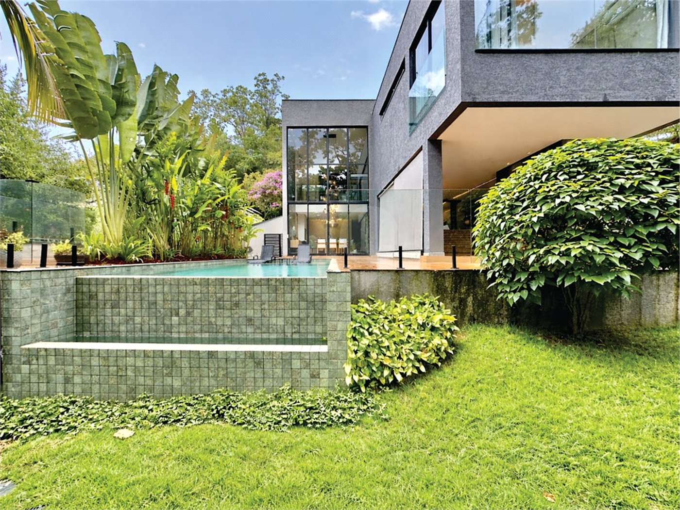 Casa à venda com 3 suítes no condomínio Reserva Santa Maria, Jandira - SP