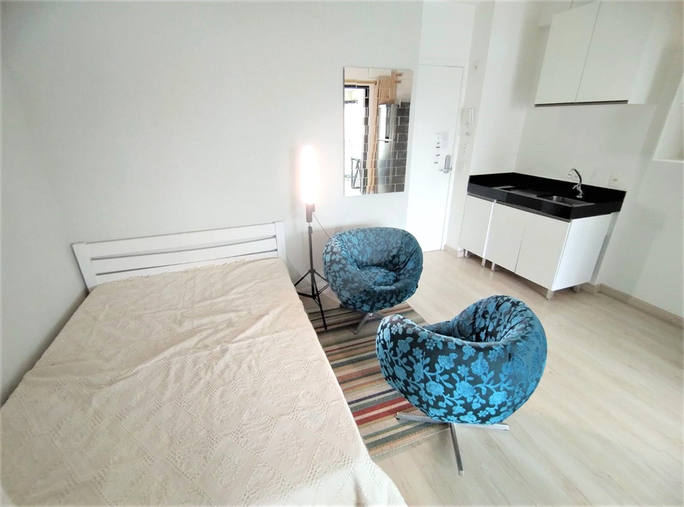 Apartamento de 1 quarto - Vila Mariana - Varanda, - 1 vaga - Lazer e serviços no condomínio.