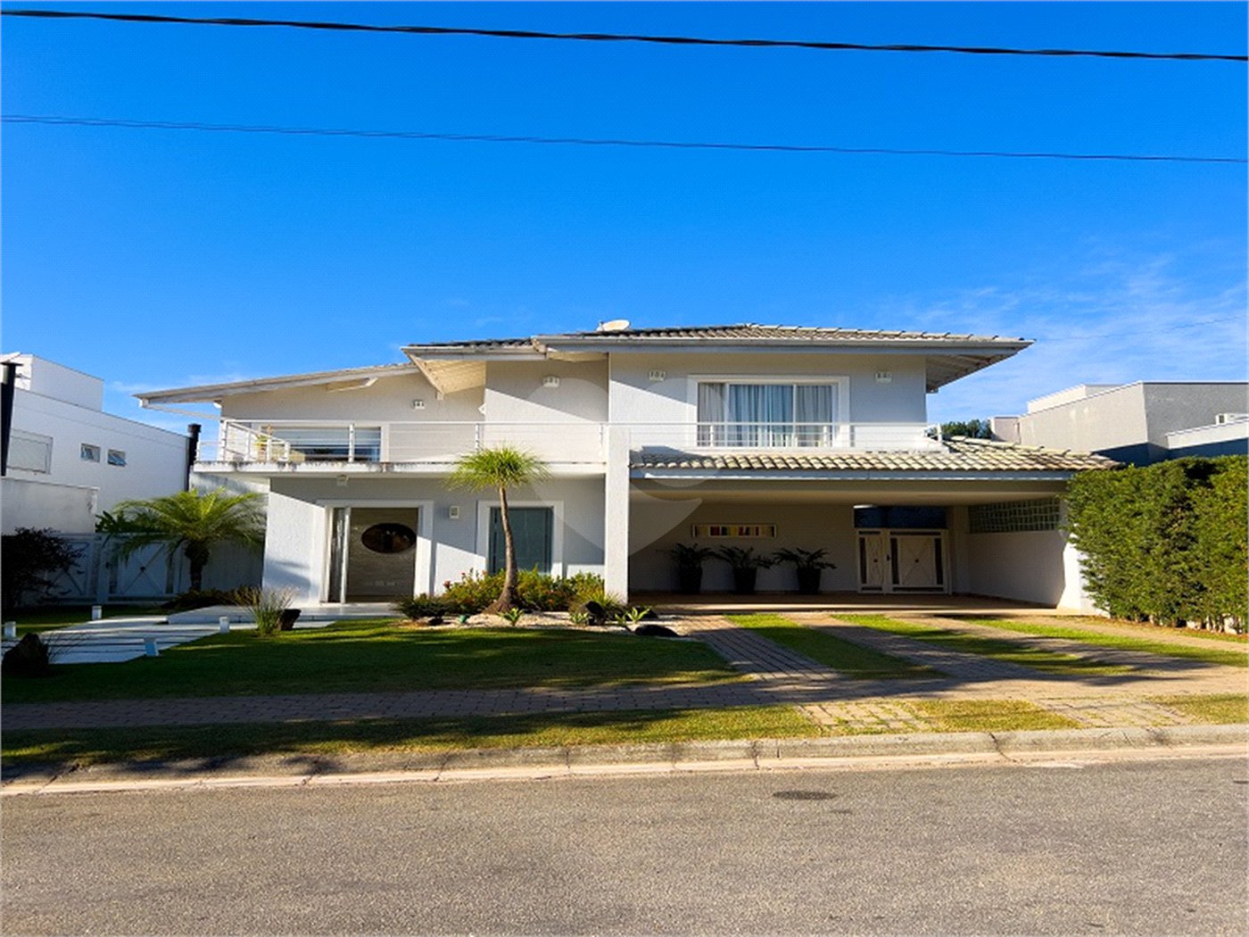 Casa à venda ou para alugar com 3 suítes no condomínio Figueira Garden, Atibaia - SP