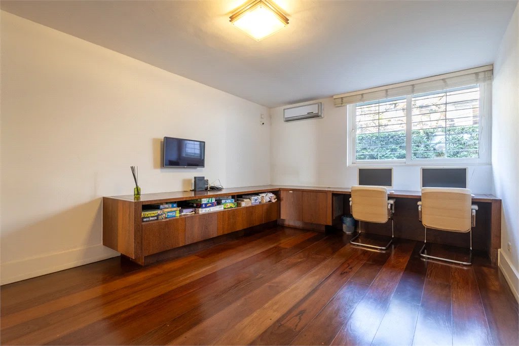 Casa à venda com 4 suítes em Jardim Guedala, São Paulo, SP