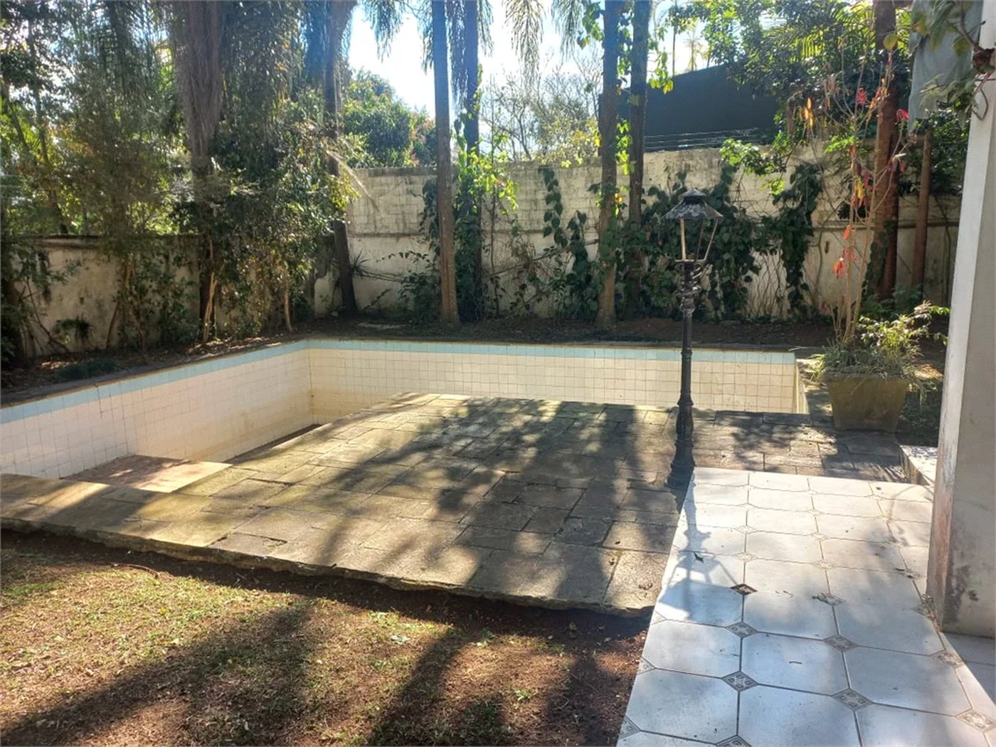 Casa à venda com 3 quartos, sendo 2 suítes,  em Morumbi, São Paulo, SP