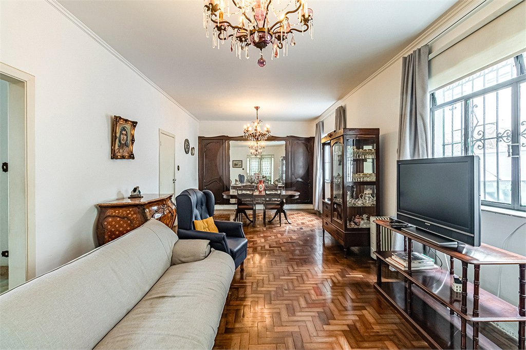 Casa à venda com 3 quartos, sendo 1 suíte, em Jardim Paulista, São Paulo, SP