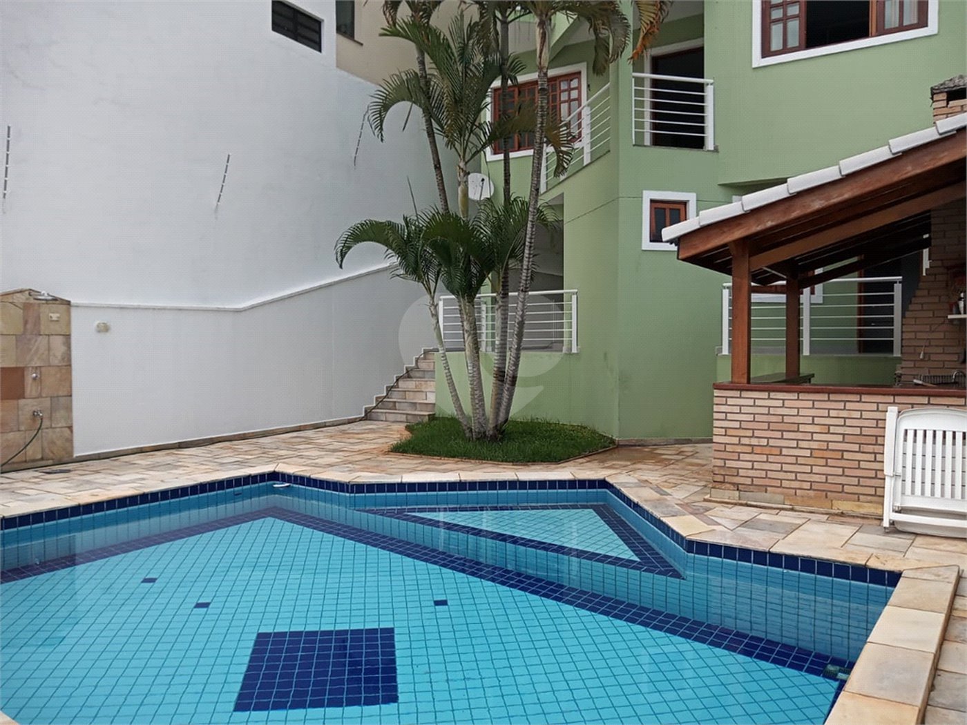 Sobrado à venda com 4 quartos, sendo 3 suítes, em Tremembé, São Paulo, SP