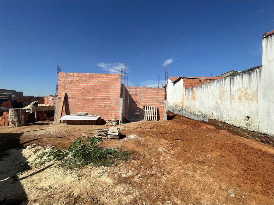 Casa à venda com 3 quartos, sendo 1 suíte, no condomínio Tivolli Residencial, Itapetininga - SP