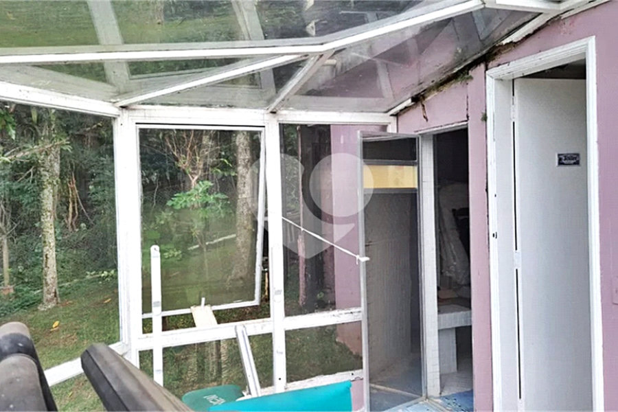 Casa à venda com 6 quartos, sendo 2 suítes, no condomínio Associação Reserva das Hortênsias, Mairiporã - SP